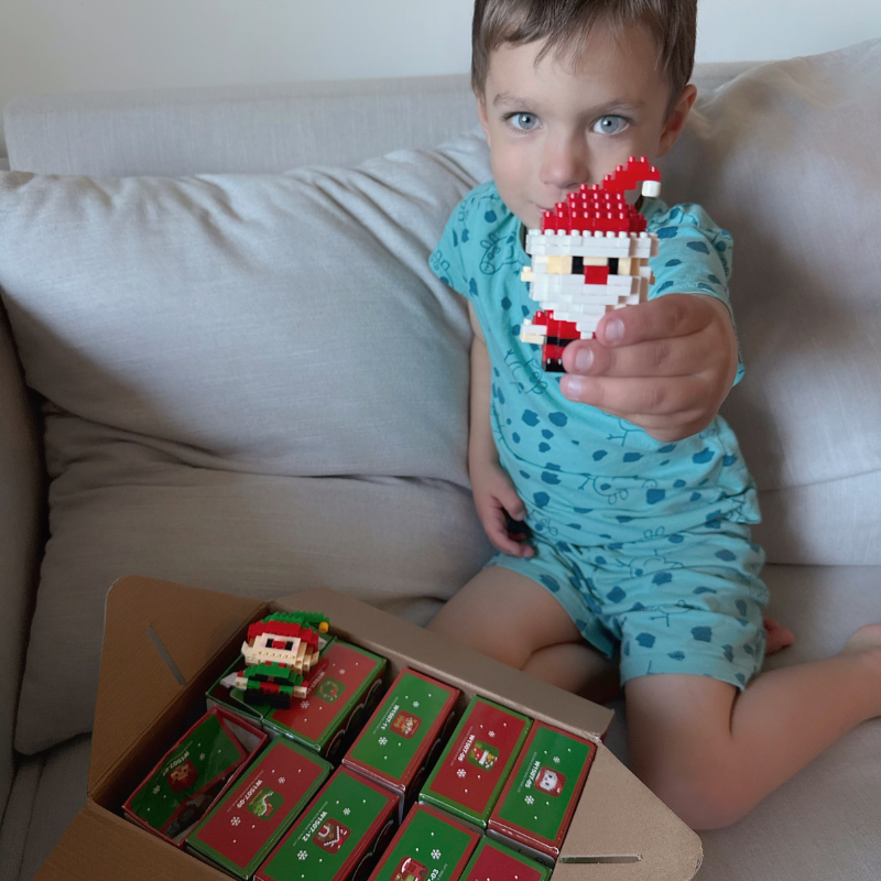 Santa Byggeklosser™ – 12 kreative julefigurer for hele familien. En stor suksess i fjor – og enda større i år.